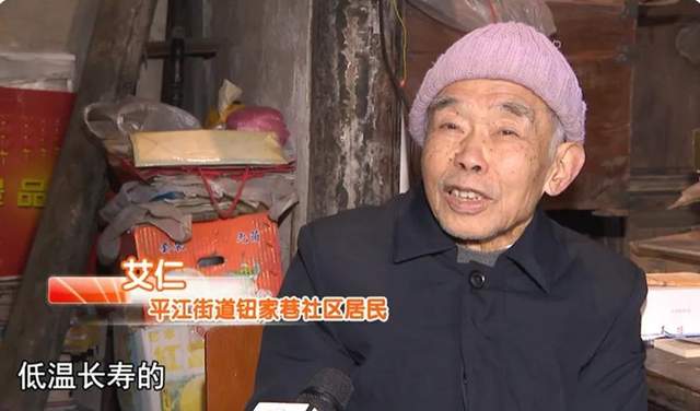 如意餛飩冬至節公益在行動，84歲阿伯與書相伴盡顯人生智慧
